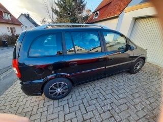 Opel Zafira 2.2 -