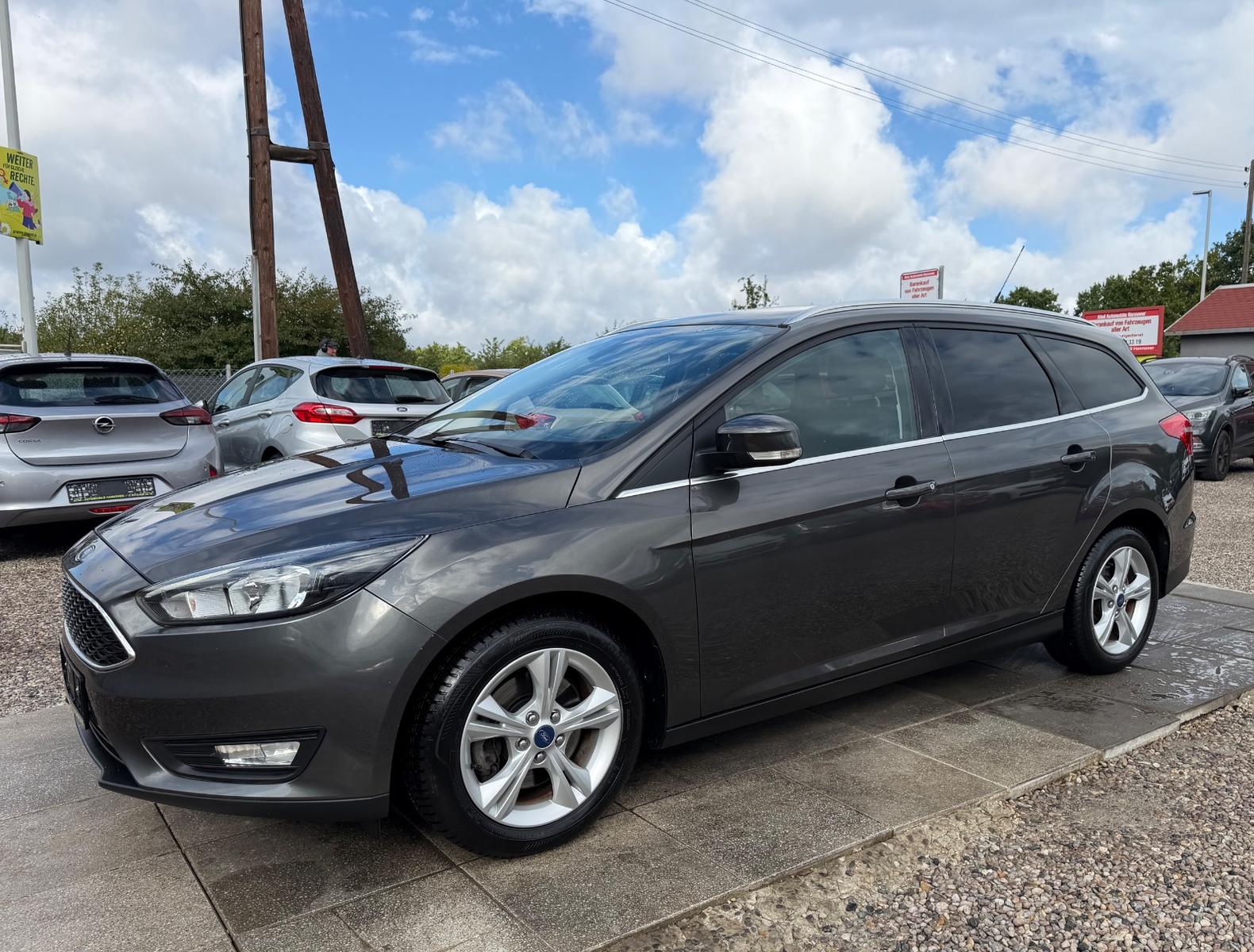 Ford Focus Turnier Sport Sportsitze Sport Lenkrad