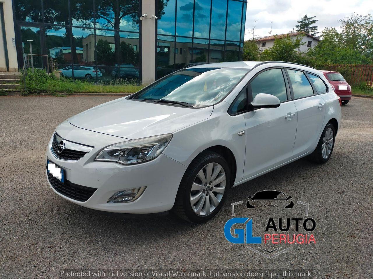 Opel Astra 2012 — rear view