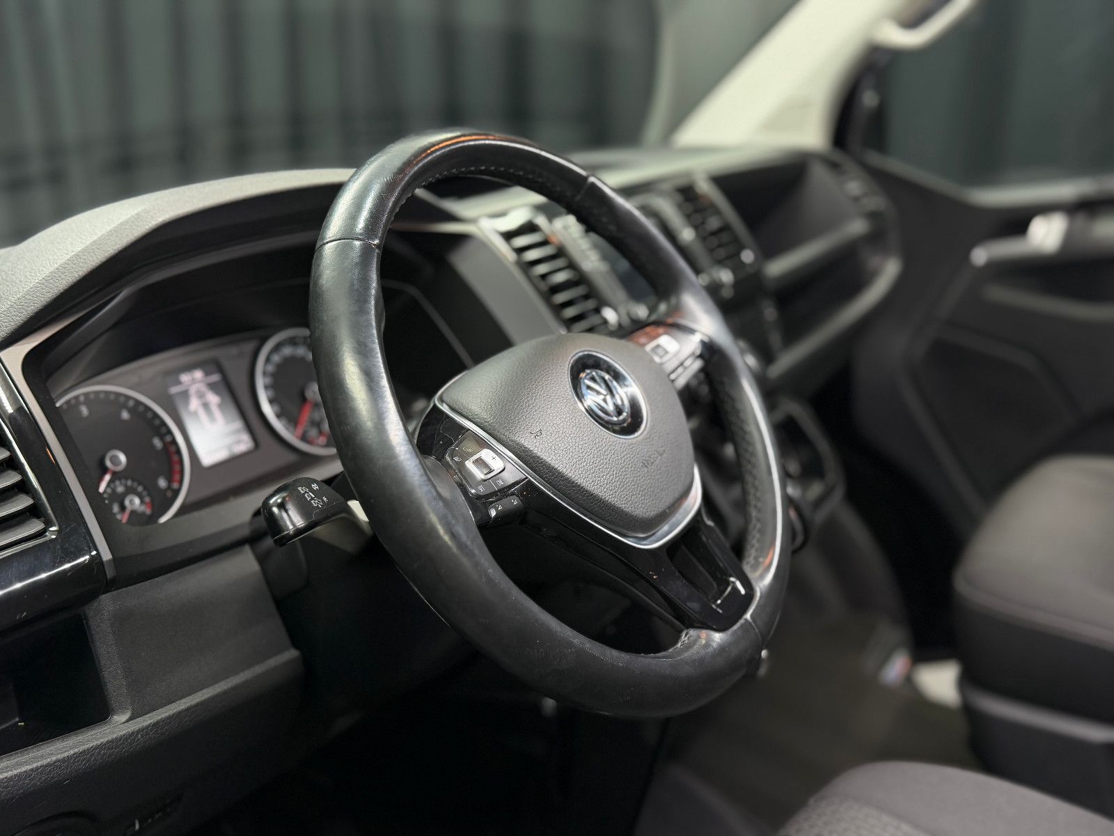 Fahrzeugabbildung Volkswagen T6 Multivan Trendline|Behindertengerecht|DSG|NAV