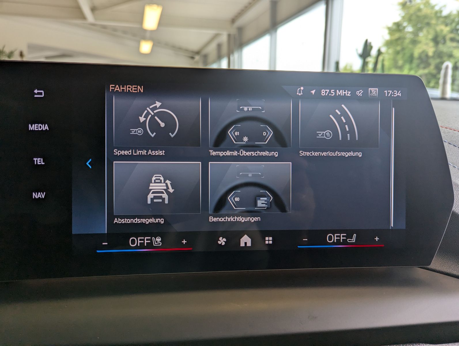 BMW 120 d M-Sport Pano HUD AHK Assist-Plus - Image 28
