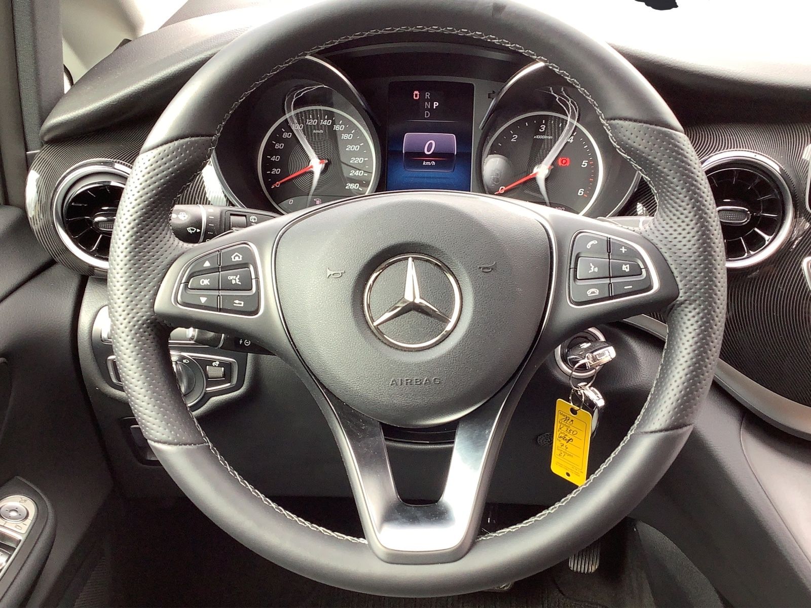 Fahrzeugabbildung Mercedes-Benz V 250 d EDITION 4M 7-Si. LED AHK NAVI MBUX