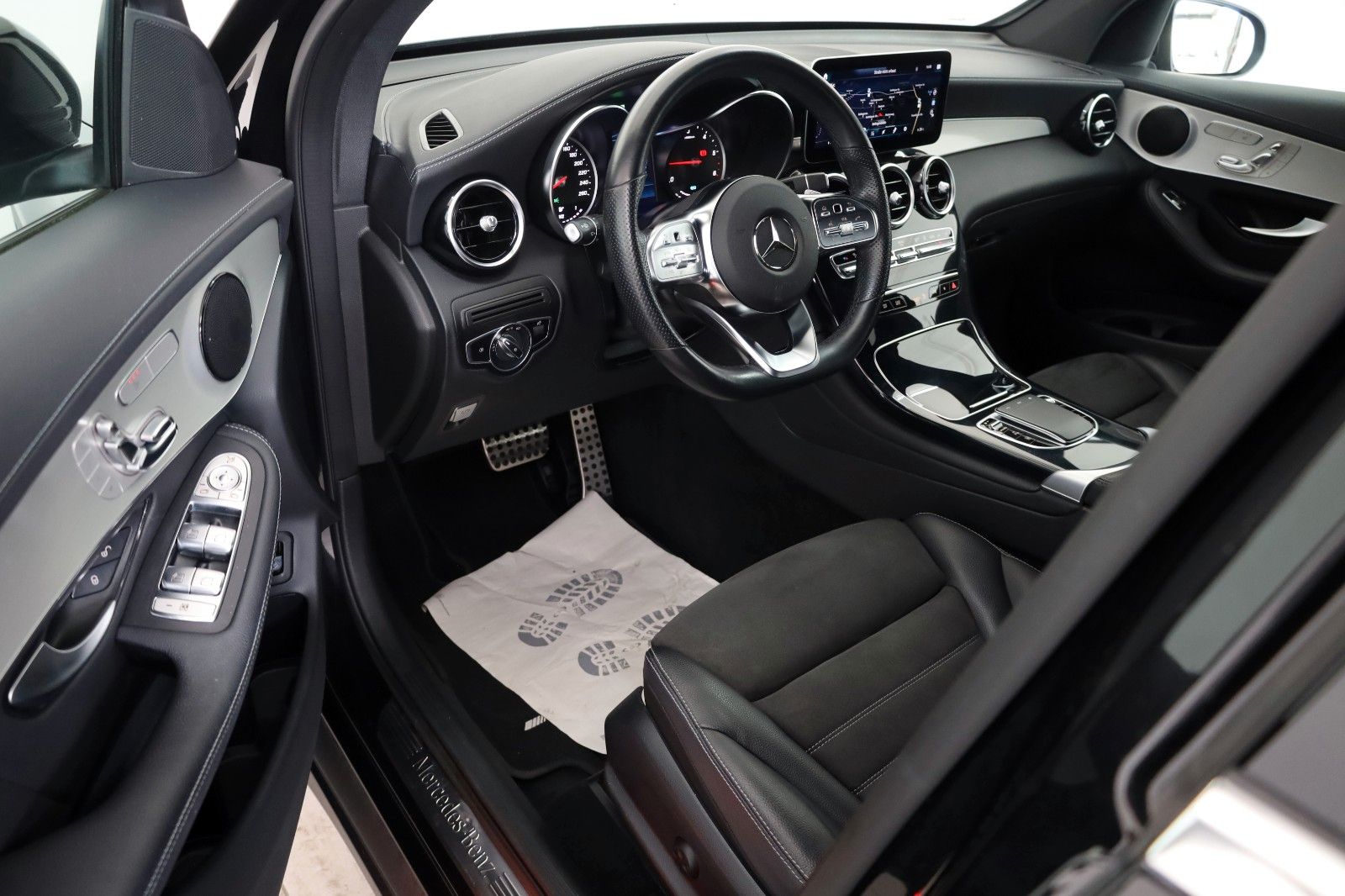 Fahrzeugabbildung Mercedes-Benz GLC 300 de Coupe 4Matic, AMG line,Navi,SH,Kamera