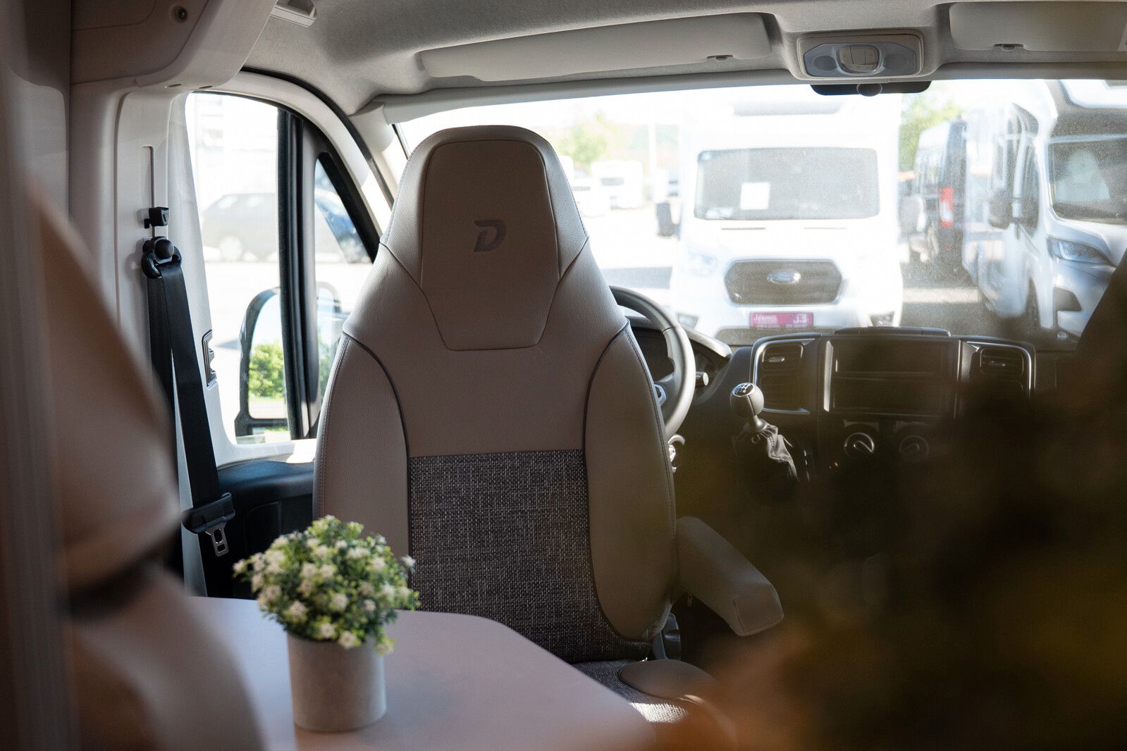 Fahrzeugabbildung Dethleffs Globetrail 540 DR Fiat Rahmenfenster, Markise