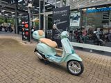 Vespa Primavera 125 "Batik" mit Topcase - VESPA TOPCASE