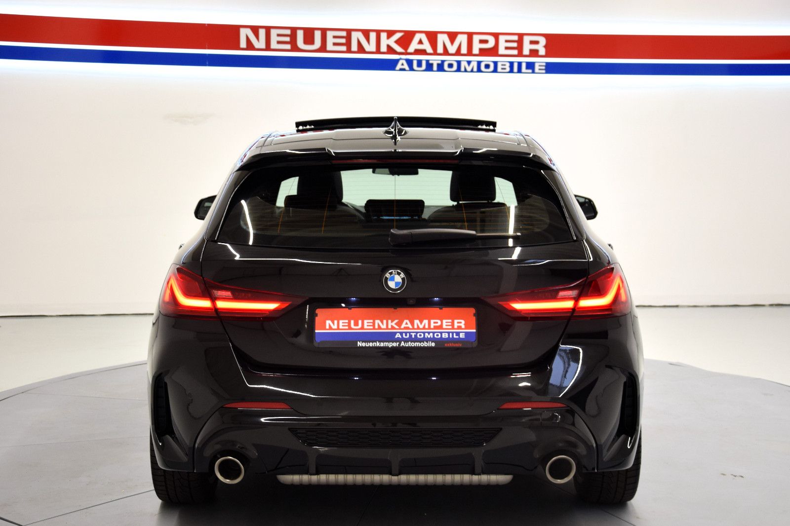 Fahrzeugabbildung BMW M135i xDrive Pano ACC HuD harman/karo NP 64.000€