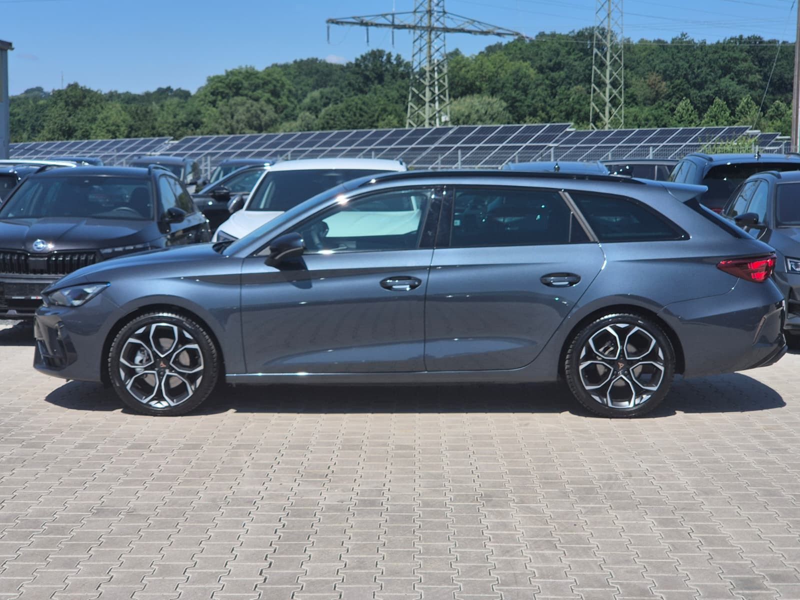 Fahrzeugabbildung CUPRA Leon 2.0 TDI DSG AHK*DYNAMICA*EDGE*LED*5JGARANT.