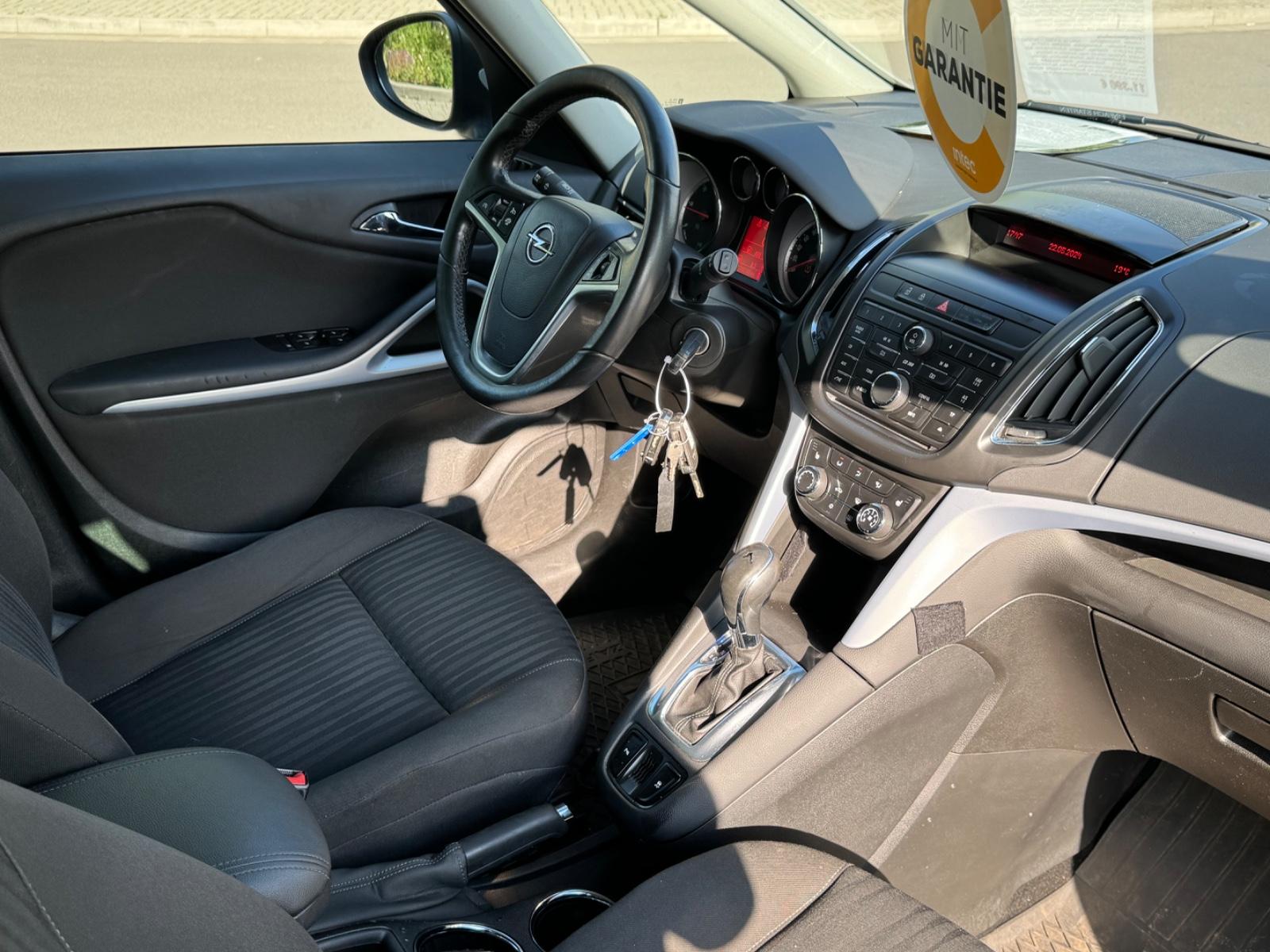 Opel Zafira 2012 — photo 19