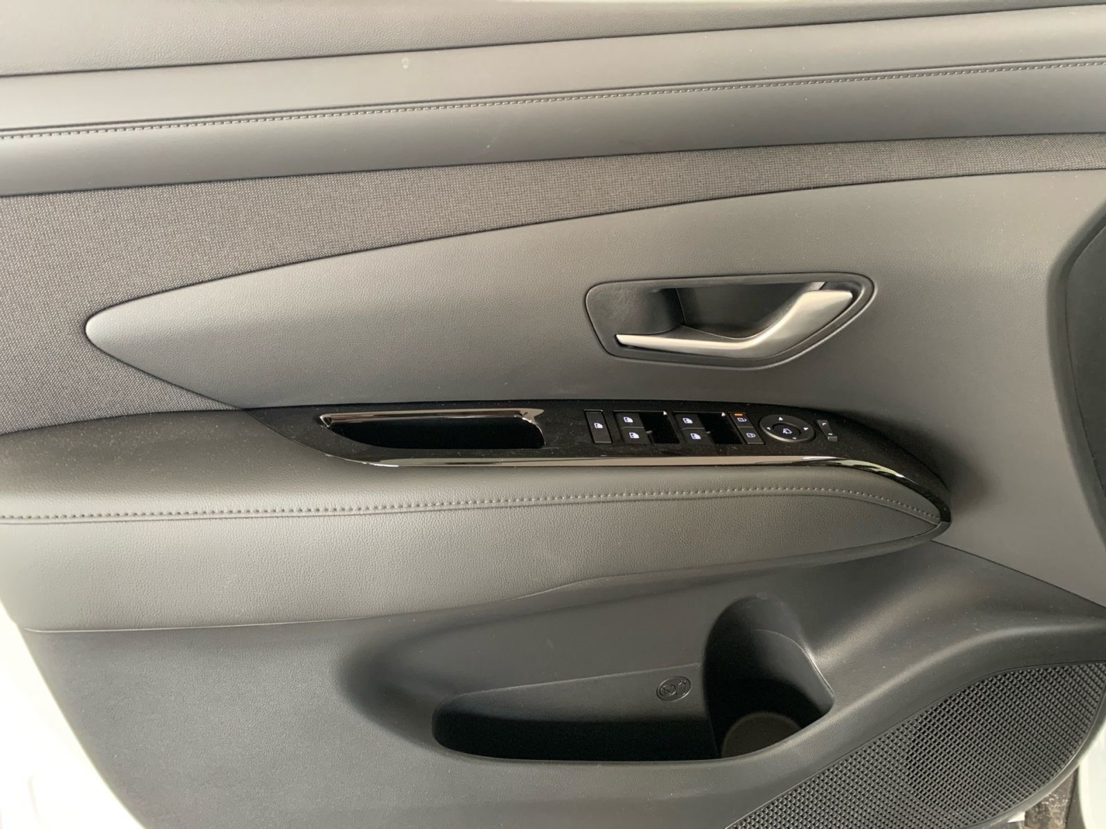 Fahrzeugabbildung Hyundai TUCSON 1.6 T-GDI 7-DCT Select Navi LED