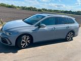 Volkswagen Golf 2.0 TDI SCR DSG 110kW R-Line Variant R-Line