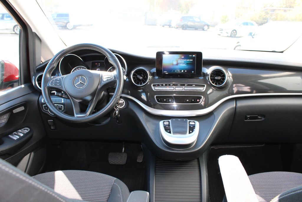 MERCEDES-BENZ 220 V 250d EDITION 4MATIC lang AHK NAVI SHZ KAM