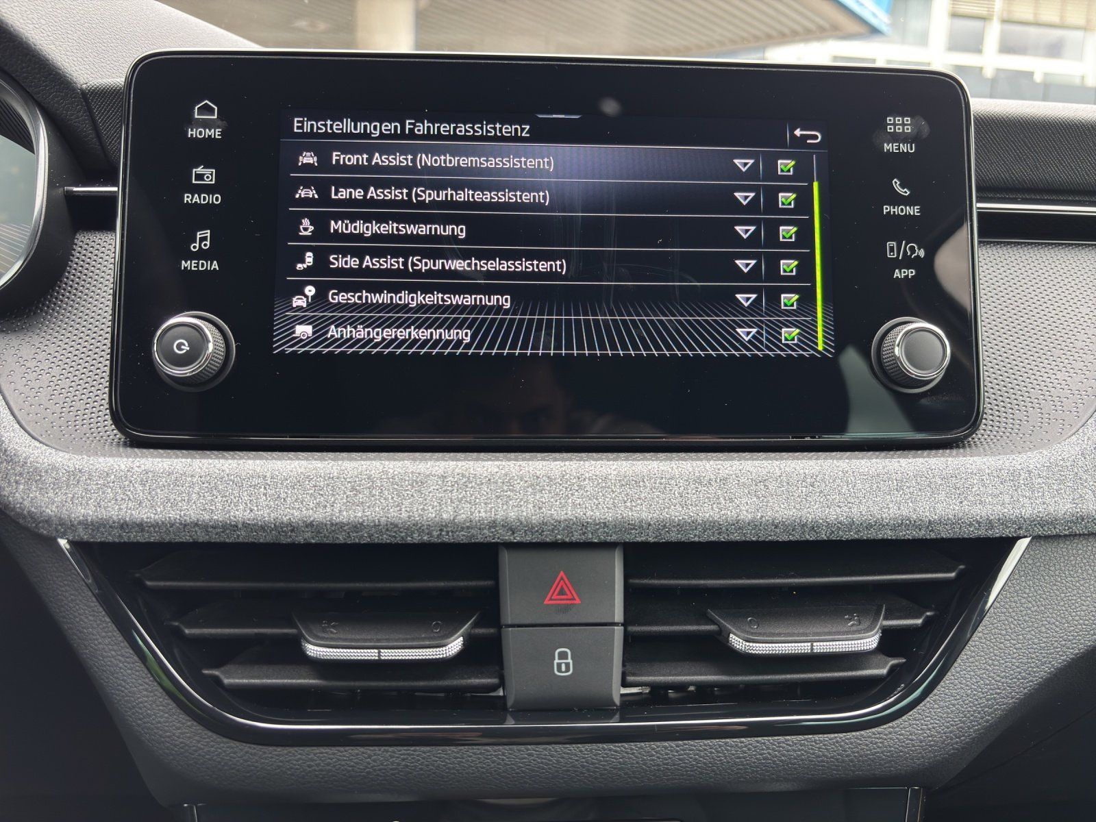 Fahrzeugabbildung SKODA Kamiq Tour 1,0 TSI 85 kW DSG RFK/LED/el. Heckkl.