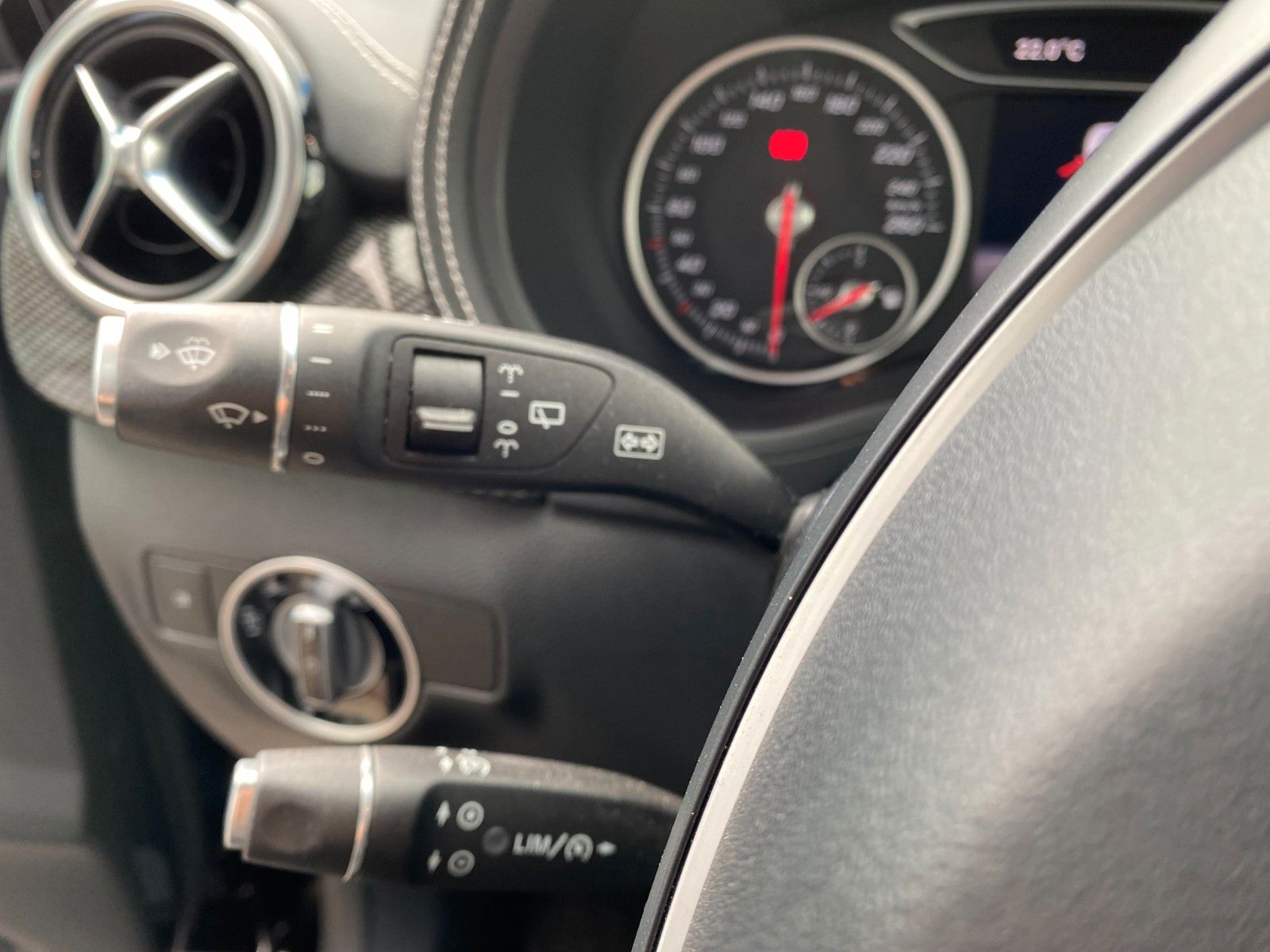 Fahrzeugabbildung Mercedes-Benz B 200 AMG+Leder+RKamera+Ambiente+Sondermodell