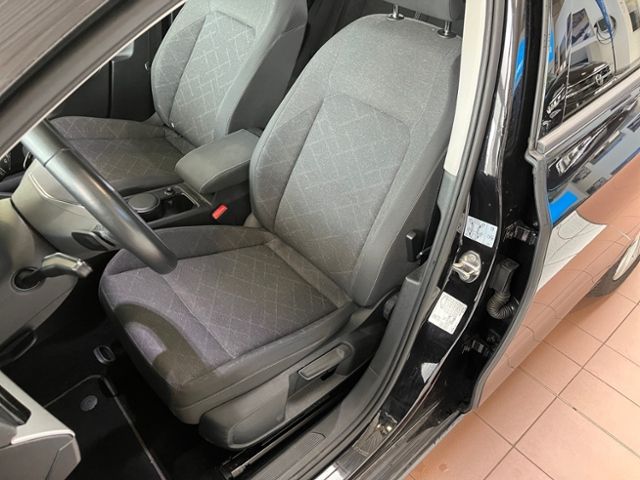 Fahrzeugabbildung Volkswagen Golf Variant 2.0 TDI DSG LIFE GJR ACC NAVI AHK