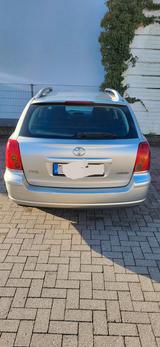 Toyota Avensis, 1.8 Kombi - Toyota Avensis Gebrauchtwagen in Hamburg
