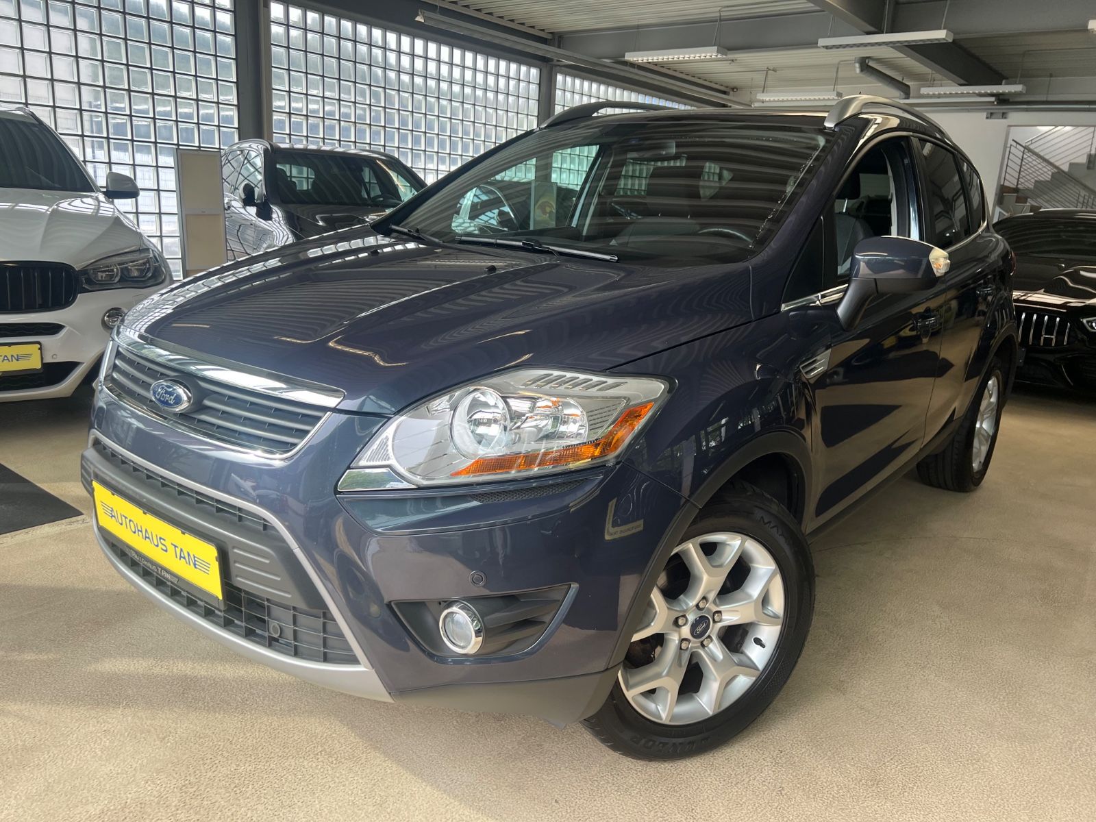 Fahrzeugabbildung Ford Kuga Champions 4x4 Edition *PANO*NAVI*
