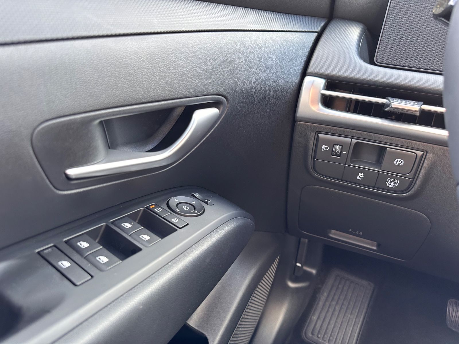 Fahrzeugabbildung Hyundai TUCSON Black-Line Hybrid 1.6 T-GDi DCT SHZG/RFK