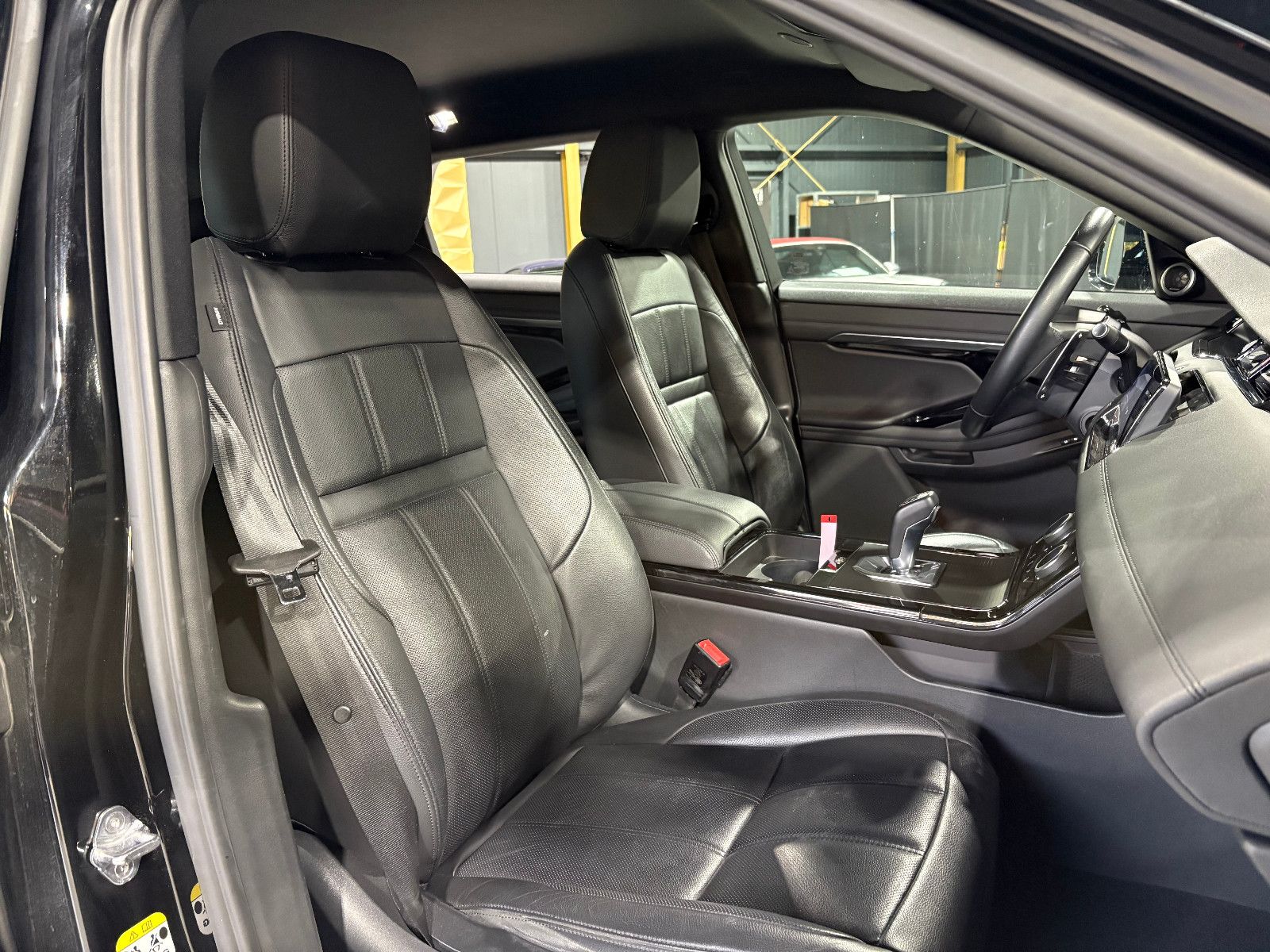 Fahrzeugabbildung Land Rover Range Rover Evoque R-Dynamic SE/MEMORY/ACC/APPLE