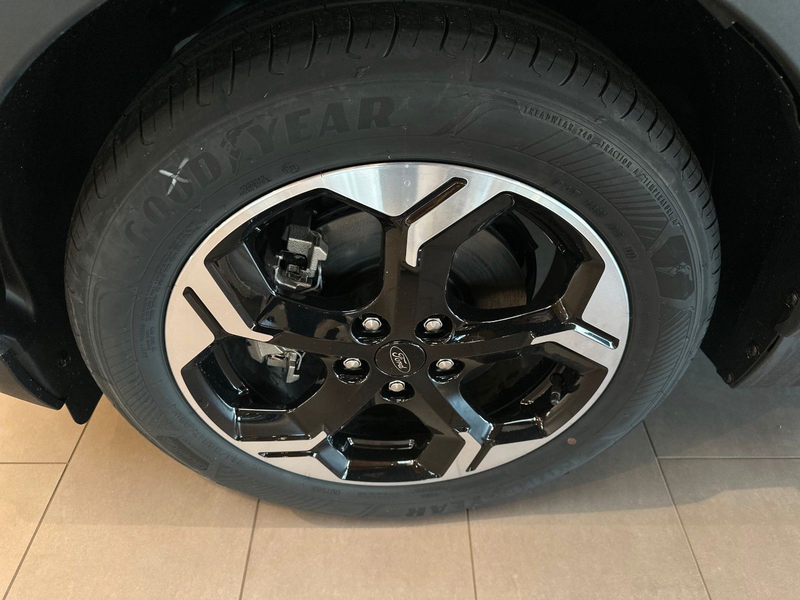 Fahrzeugabbildung Ford Tourneo Courier BEV Active, FAHRASSISTENZPAKET