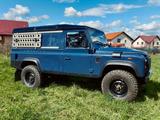Land Rover Defender 110 TD4 Puma - blaue Land Rover Defender