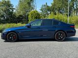BMW 545e xDrive MSport TANSANITBLAU / 8-fach Räder - : Metallic, Tansanitblau