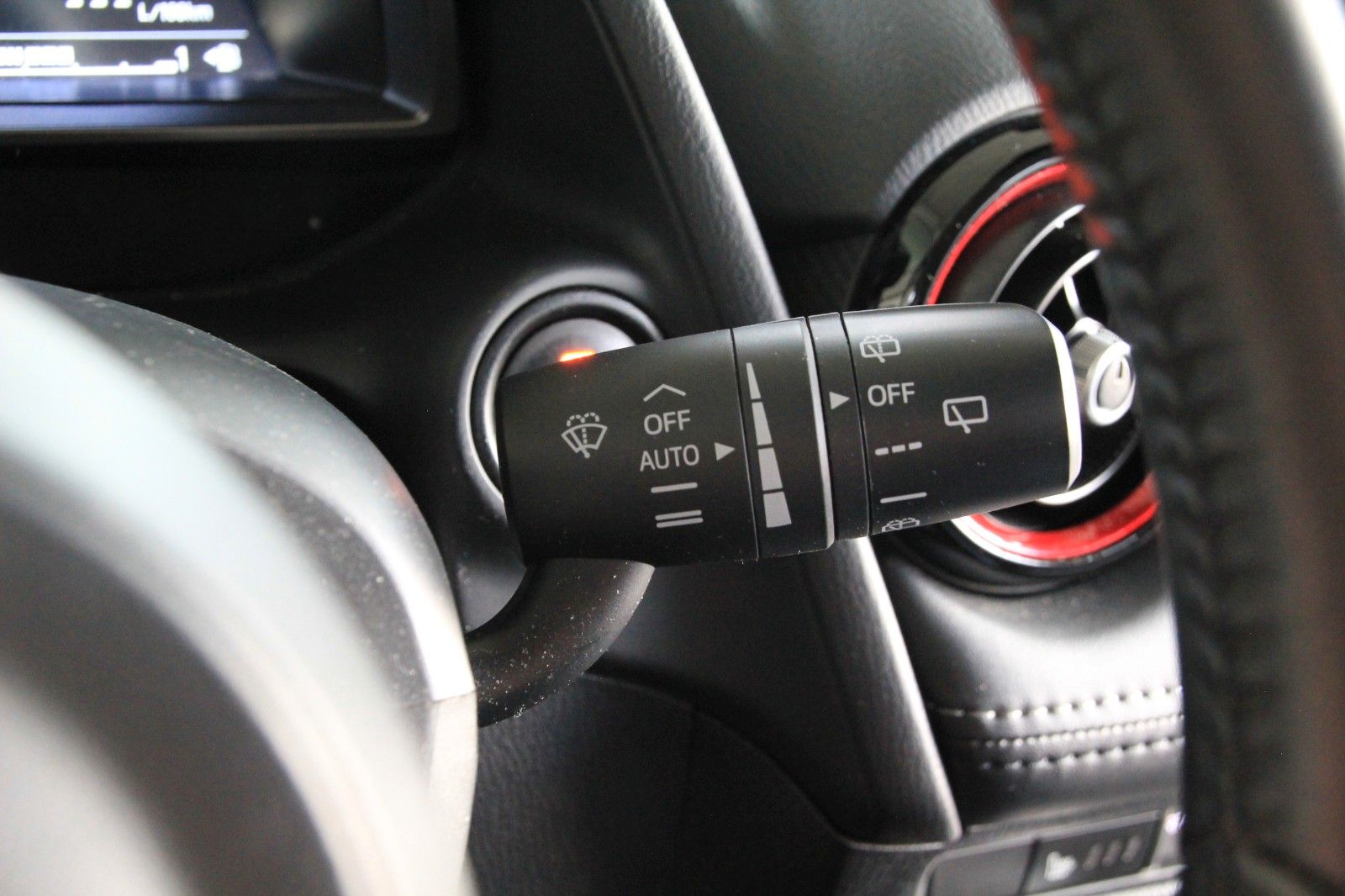 Fahrzeugabbildung Mazda CX-3 2.0 Skyactive-G Exclusive-Line