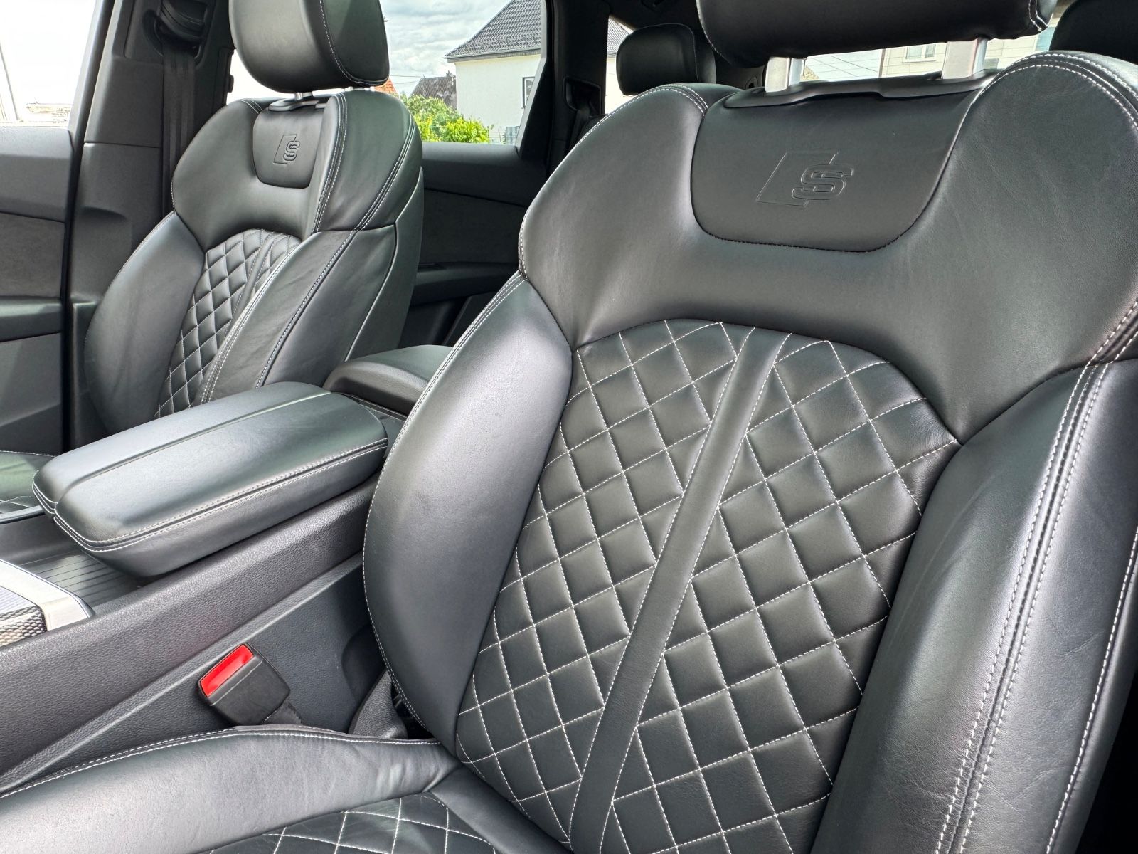 Fahrzeugabbildung Audi SQ7/RAUTEN-SITZE/PANO/AHK/360°Cam/Carbon/BOSE/