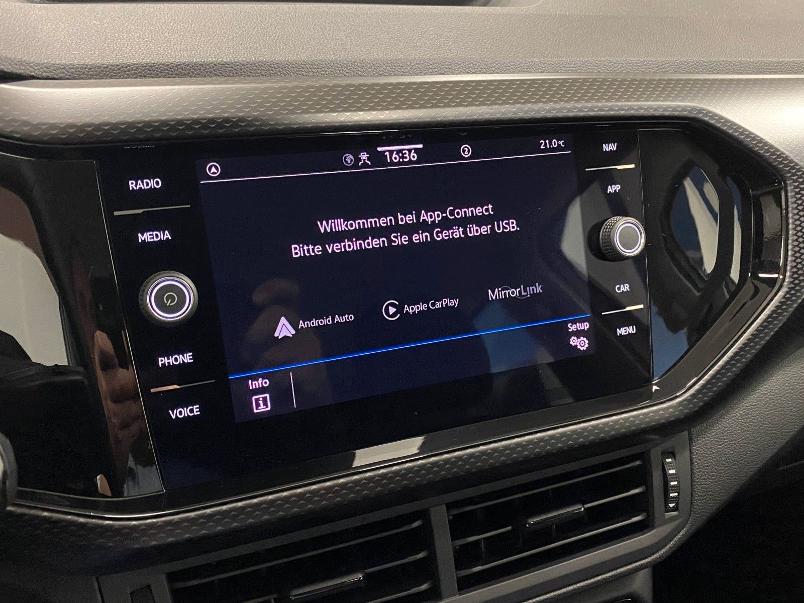 Fahrzeugabbildung Volkswagen T-Cross 1.5 TSI DSG Life+150 PS+PDC+App+LED+ALU+