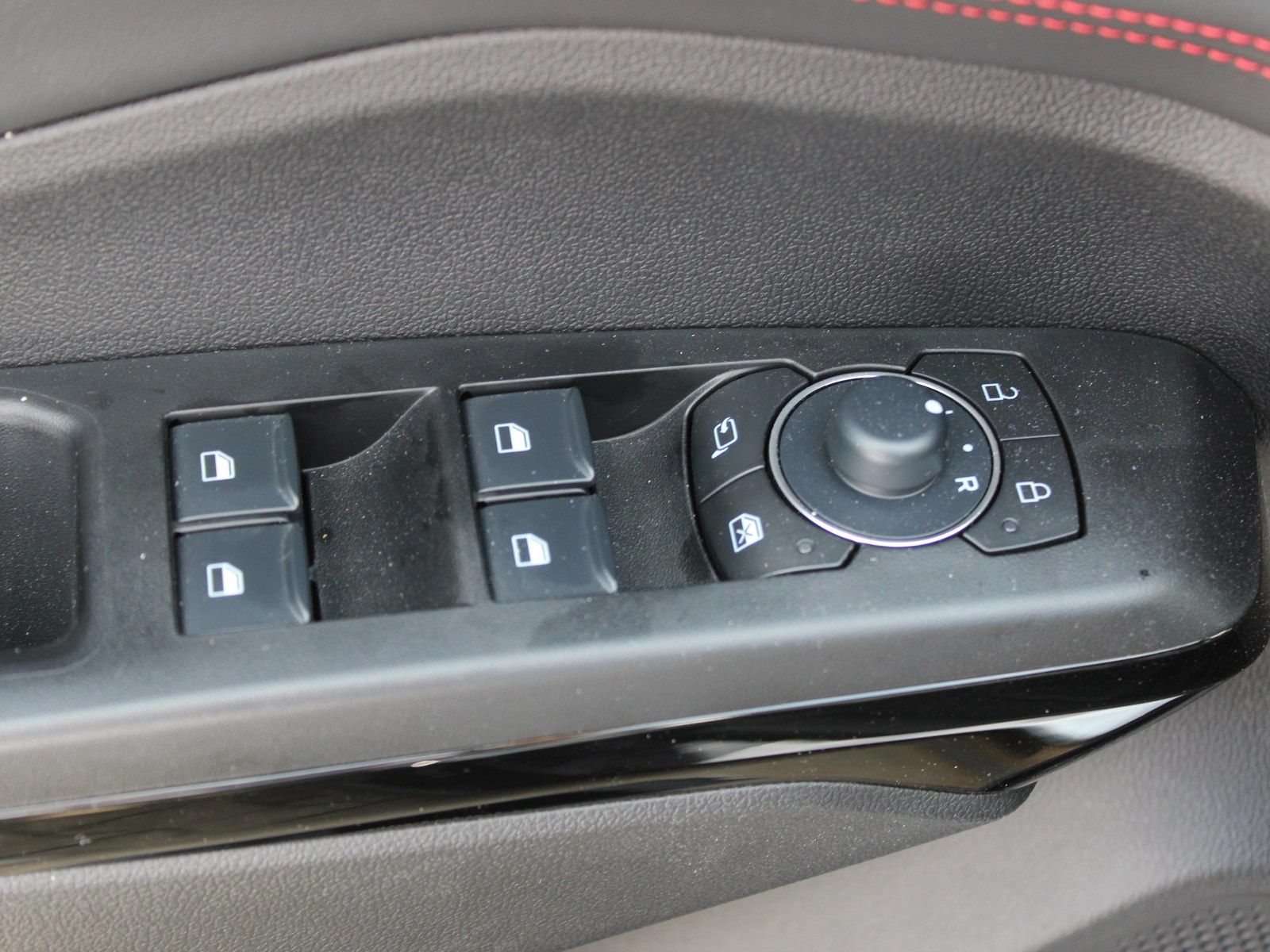 Fahrzeugabbildung Ford Puma ST-Line 1,0 EcoBoost Mild Hybrid