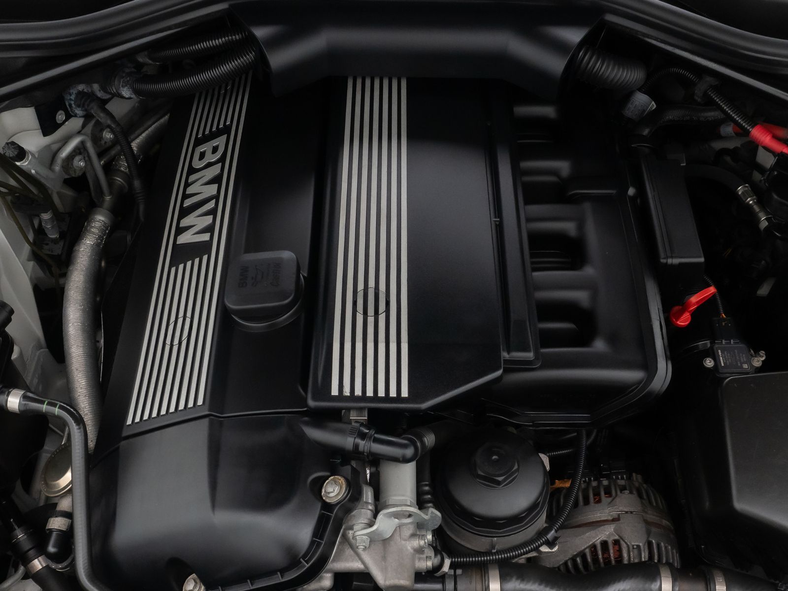 Fahrzeugabbildung BMW 520i GeschwindigReg PDC AHK Alarm Memory Xenon