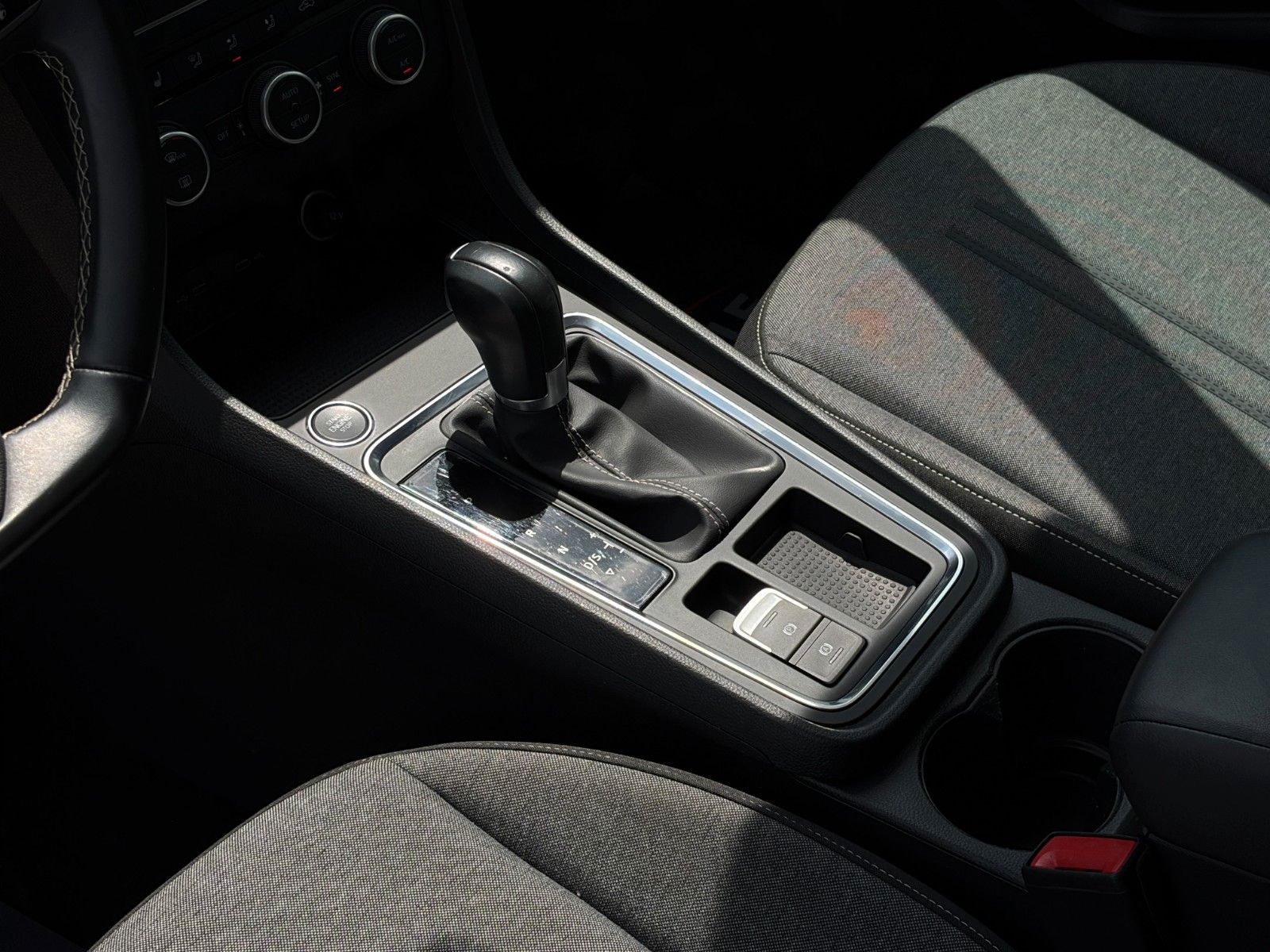 Fahrzeugabbildung SEAT Ateca Style 1,5 TSI DSG Tempomat LHZ SHZ CAM NAV