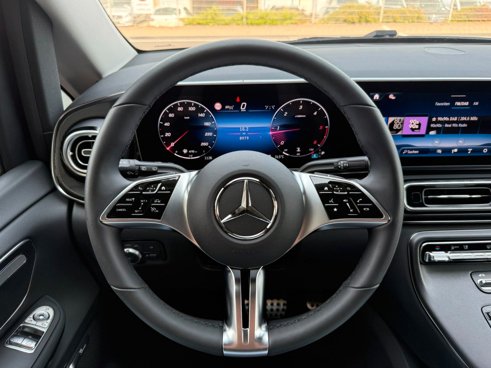 Fahrzeugabbildung Mercedes-Benz V 220 d STYLE AHK2,5to DISTRONIC LED elekt Türen