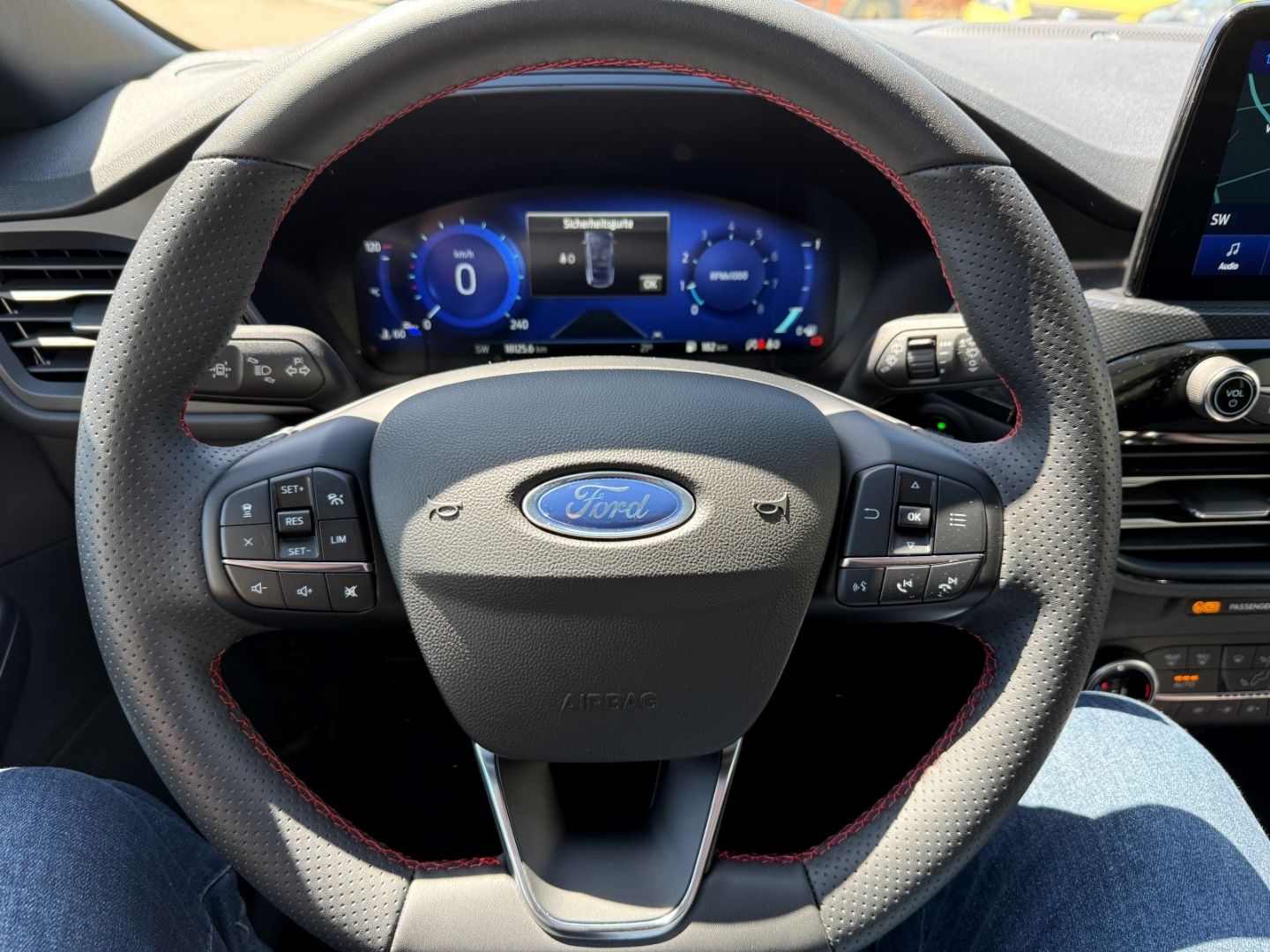 Fahrzeugabbildung Ford Kuga ST-Line X ACC LED Pano RFK Navi B&O AHK TWA