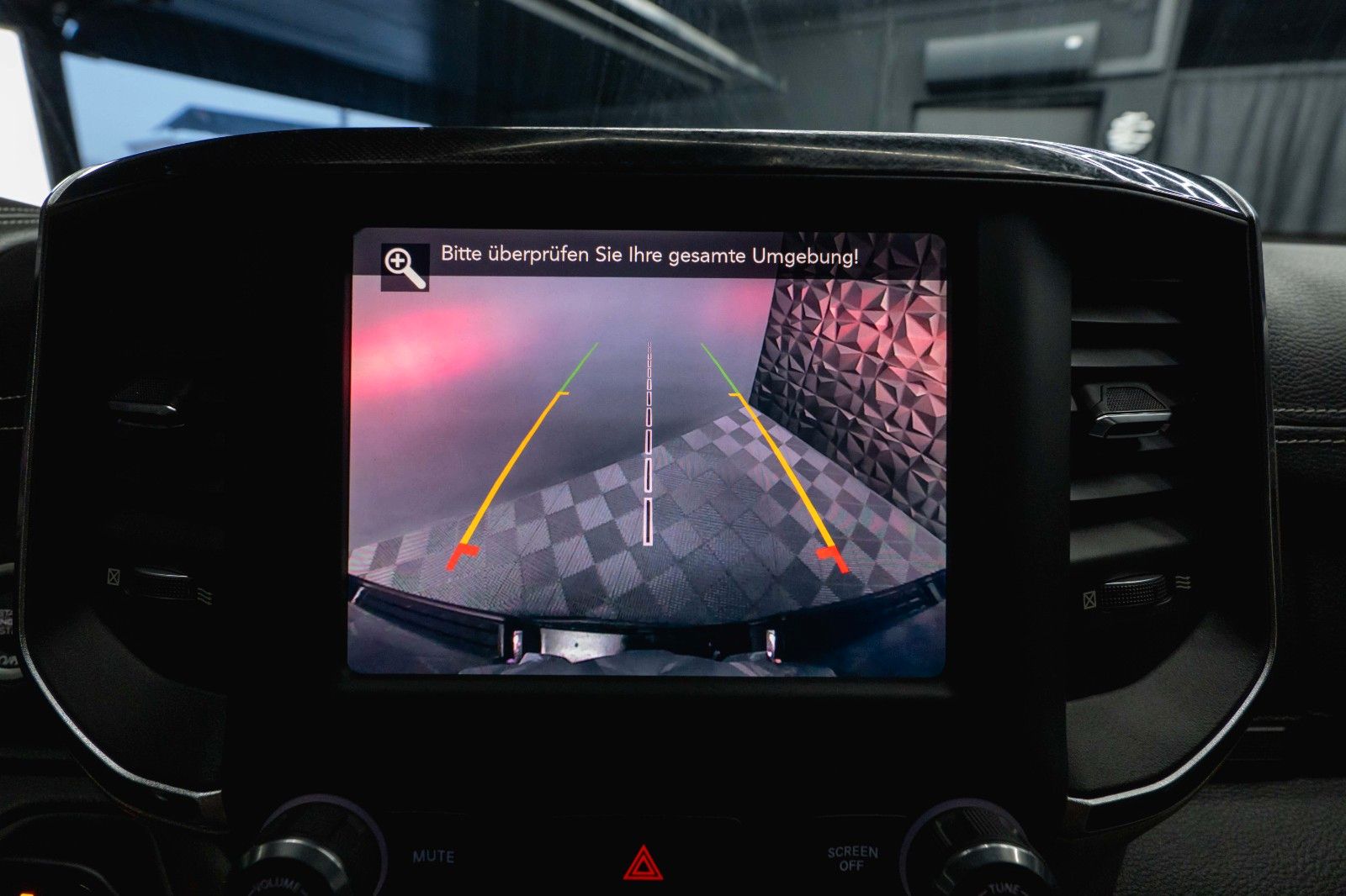 Fahrzeugabbildung Dodge RAM 5.7 V8 HEMI 4x4 LARAMIE Offroad AxleLock 19%