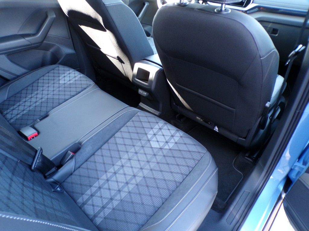 Fahrzeugabbildung Volkswagen T-Cross  1.5 TSI 110 kW R-Line DSG*AHK*RüFaKa*