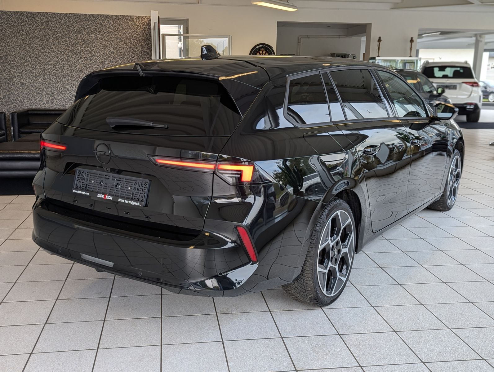 OPEL Astra 1.2 Ultimate Leder-Nappa Sitzlüft AHK Pano - Image 7