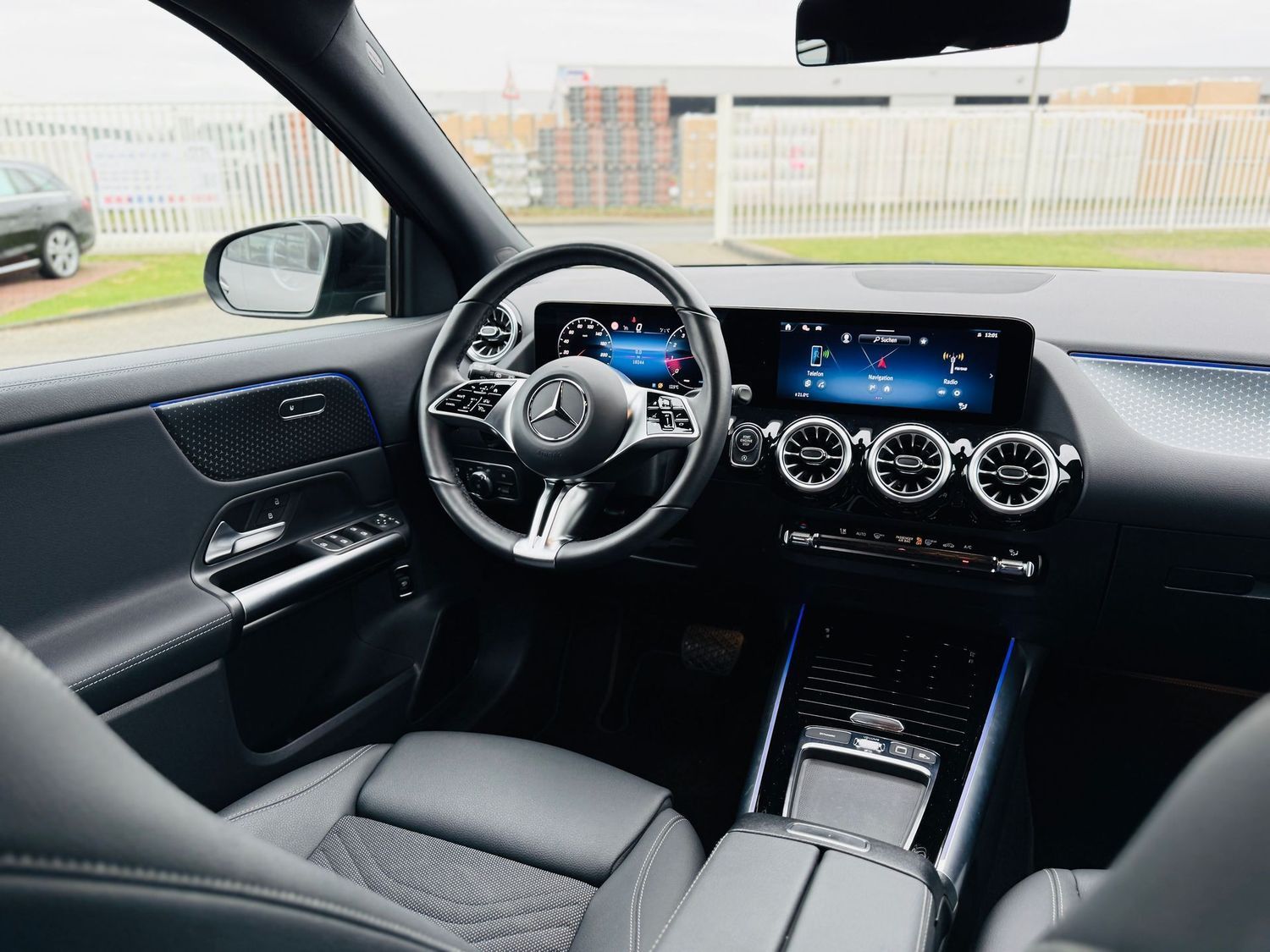 Fahrzeugabbildung Mercedes-Benz GLA 180 PROGRESSIVE Advanced NIGHT, EasyPack, RF