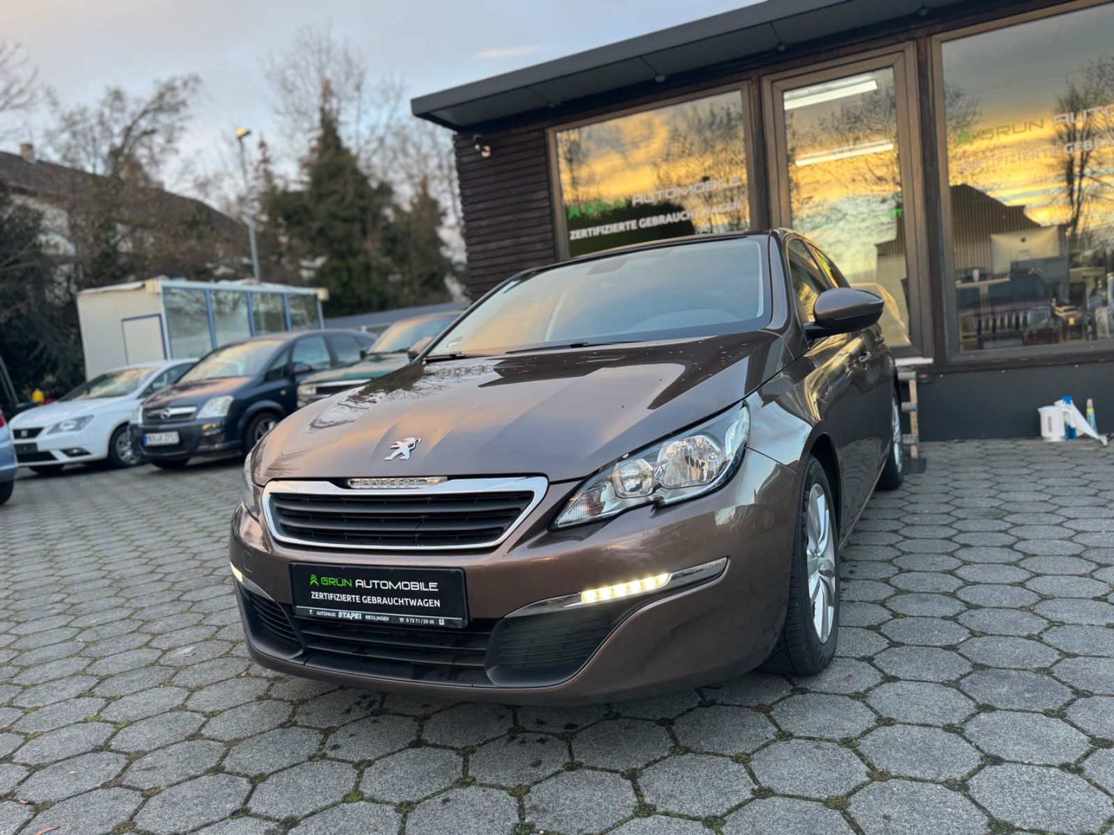 Fahrzeugabbildung Peugeot 308 Access Navi*PDC*SHZ*Garantie