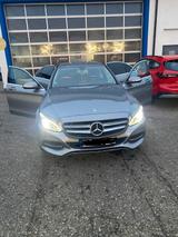 Mercedes-Benz Mercedes 180 AMG Paket - Mercedes-Benz mit Benzin-Antrieb: Limousine, 180 AMG Paket