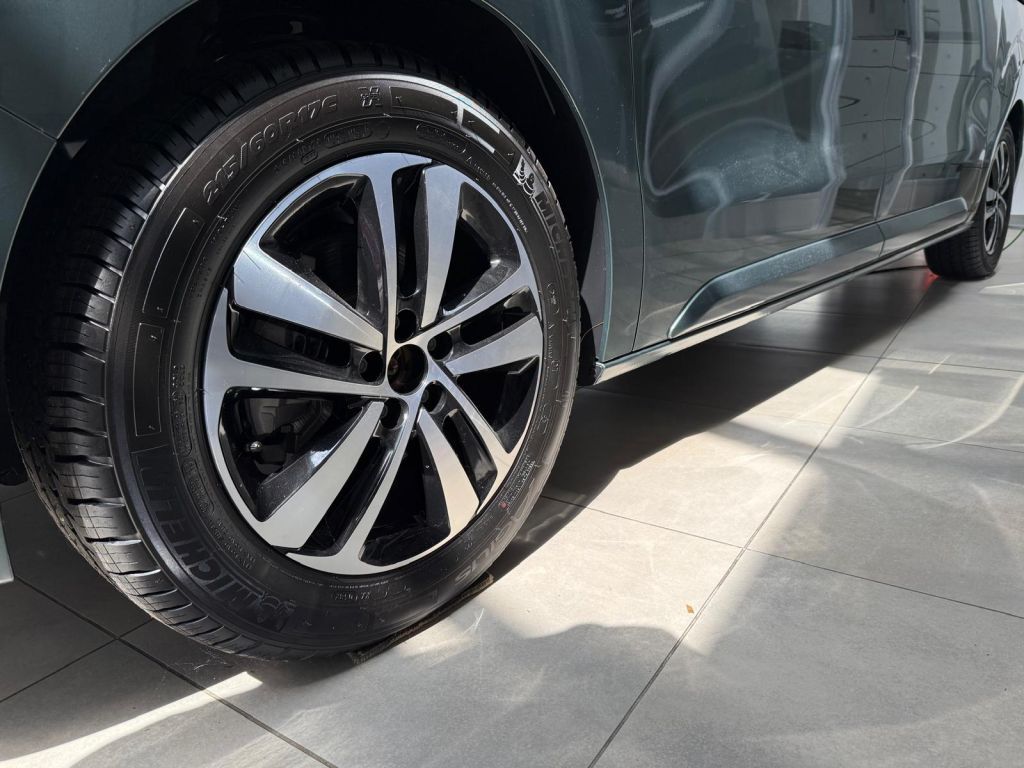 Fahrzeugabbildung Citroën Spacetourer Holidays Diesel 180 Autm. Paket Max