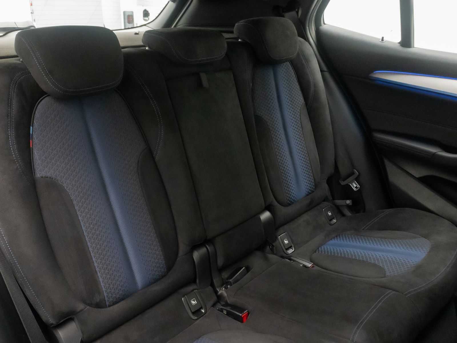Fahrzeugabbildung BMW X2 sD18i M Sport AHK Kamera GeschwindiReg 19Zoll
