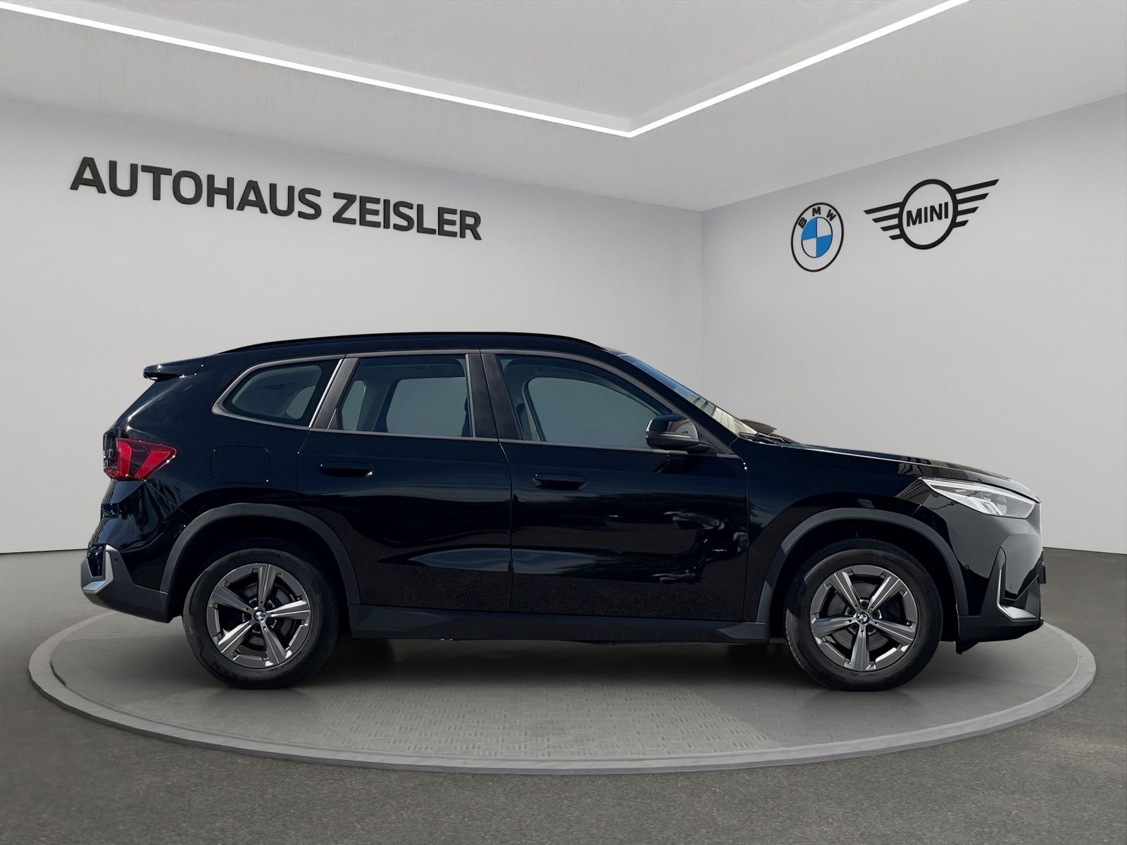 BMW X1 sDrive18d Rückfahrkamera AHK Sitzheizung foto 3