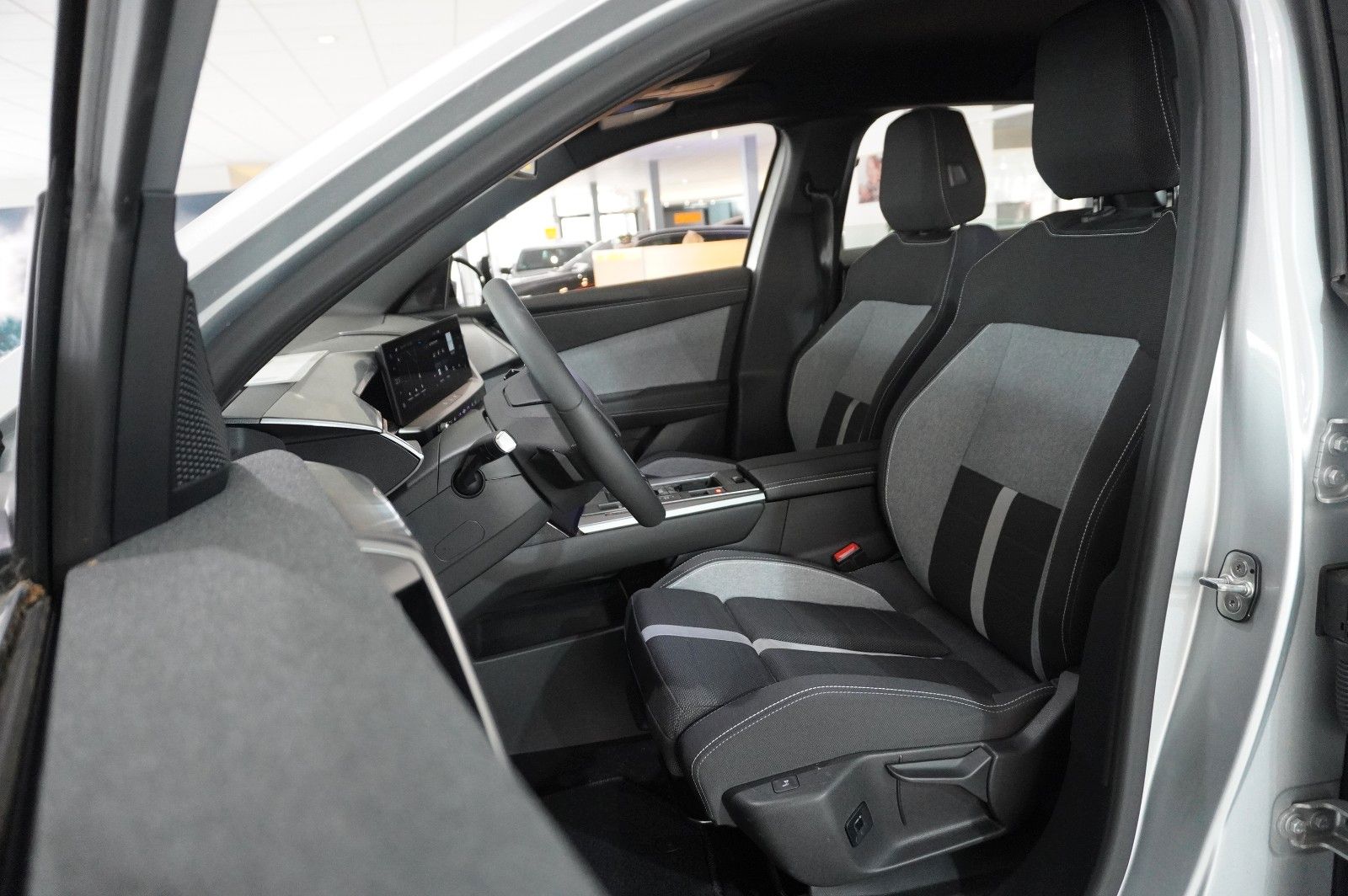 Fahrzeugabbildung Opel Grandland 1.2 48V HYBRID NAVI/LED/KAMERA/DAB+
