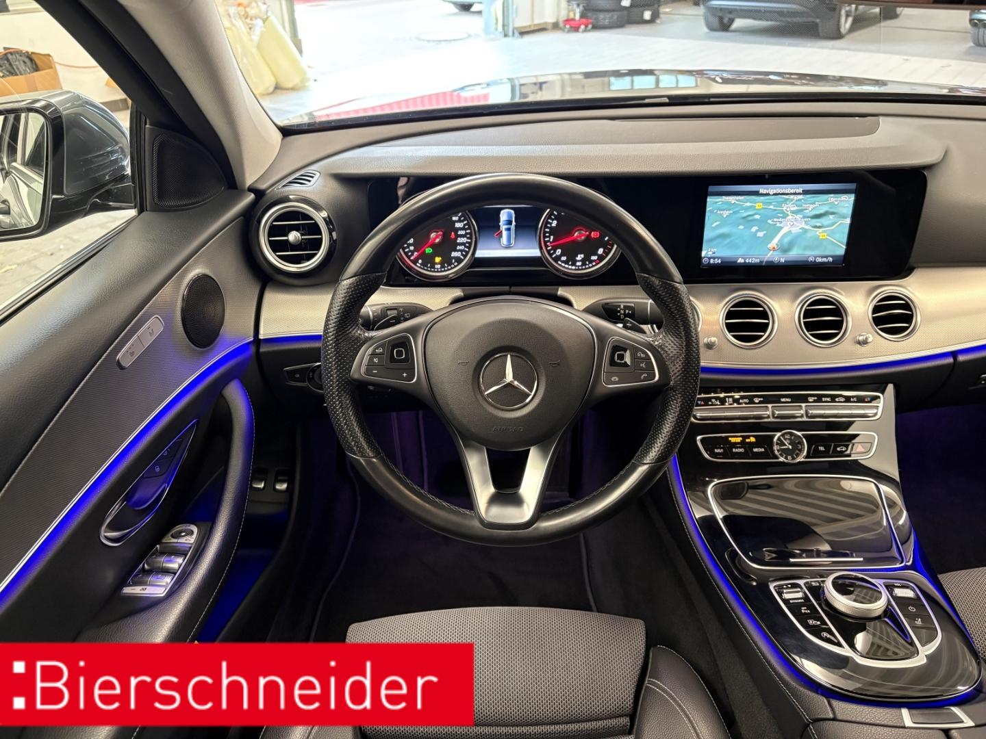 Mercedes-Benz E 200 T-Modell Avantgarde LED KAMERA AHK NAVI