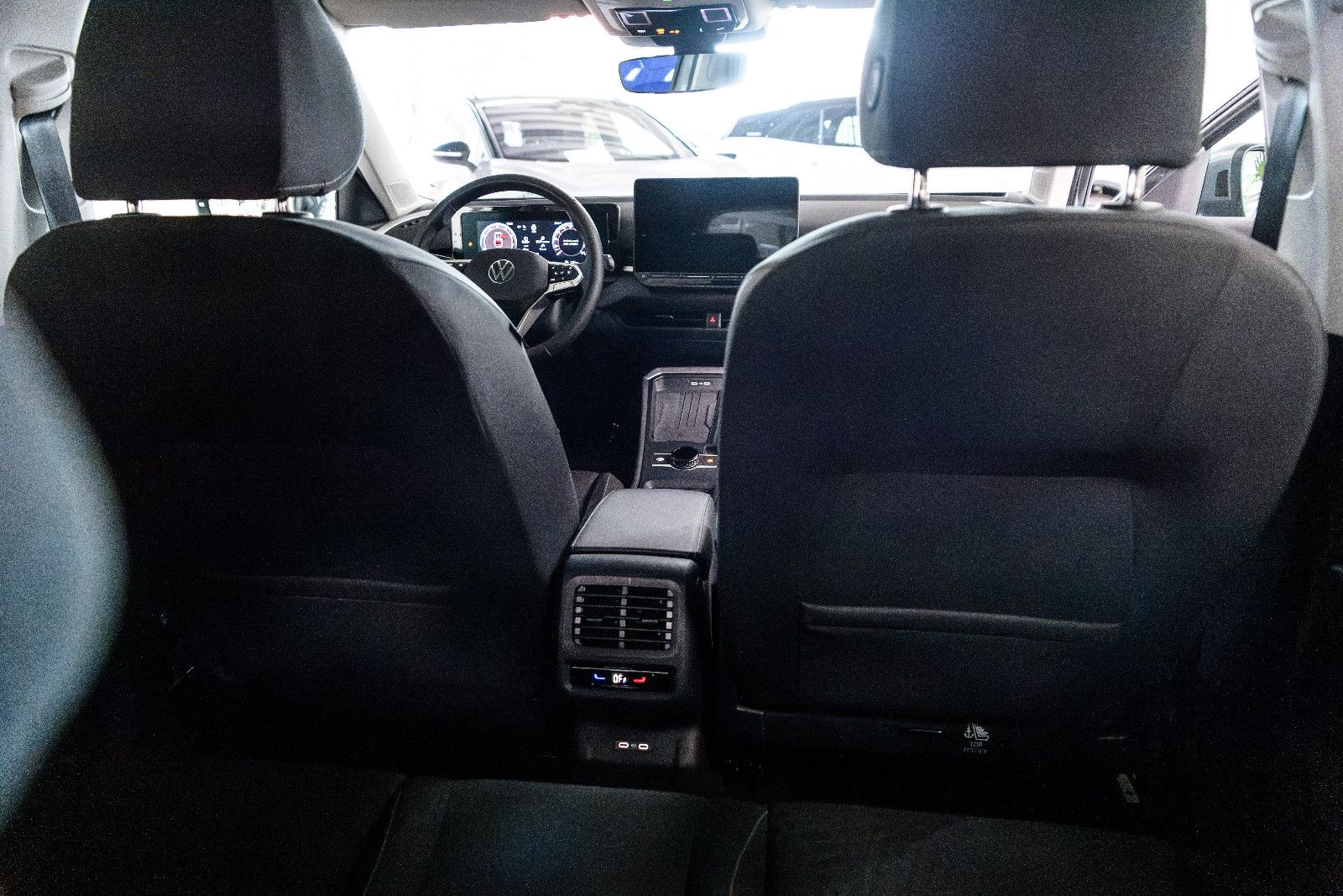 Fahrzeugabbildung Volkswagen T-Roc Life 1.5 eTSI DSG LED+NAVI+RFK+SHZ+ACC