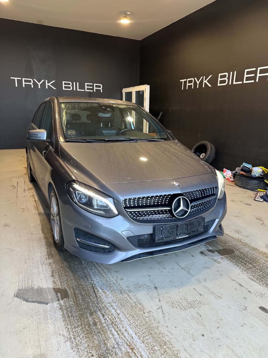 Mercedes-Benz B220 2014 — rear view