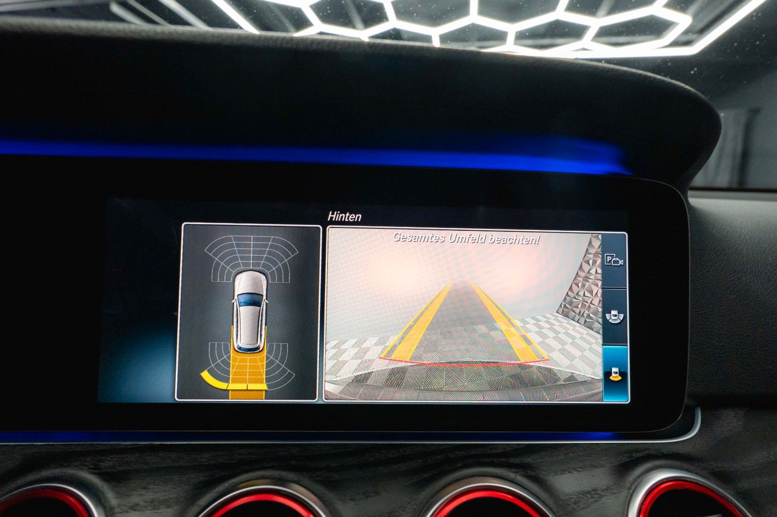 Fahrzeugabbildung Mercedes-Benz E 300de AMG Night-Paket Designo *Pano*ACC*LED*