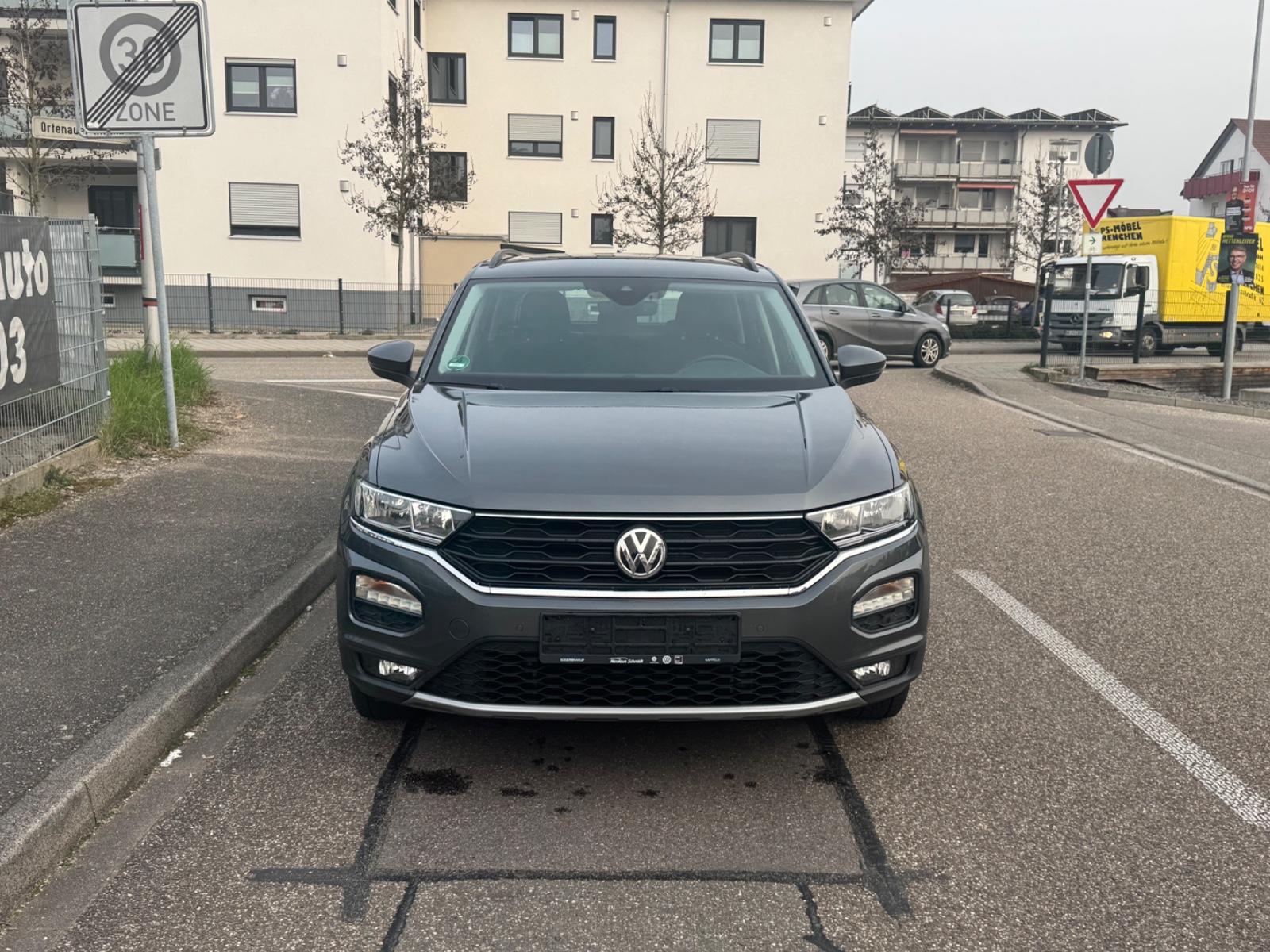 Volkswagen T-Roc Style TÜV NEU / 8-Fach ber. / Kamera