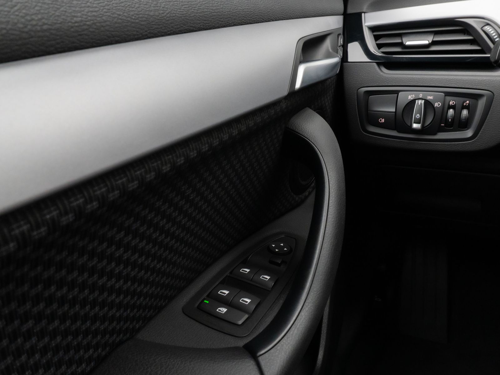 Fahrzeugabbildung BMW X1 xD25e  DAB Navi Lordos Geschwindigkeitsreg