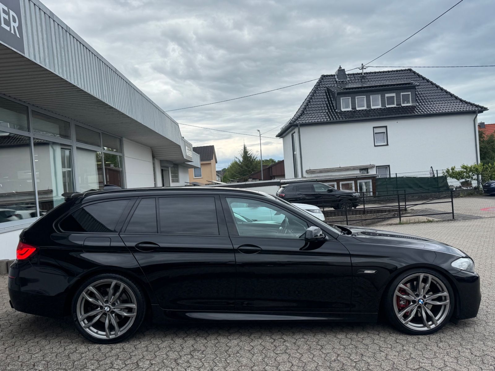 Fahrzeugabbildung BMW 535 d M-Paket/Pano/Leder/R-Cam/ACC/Memory/HUD